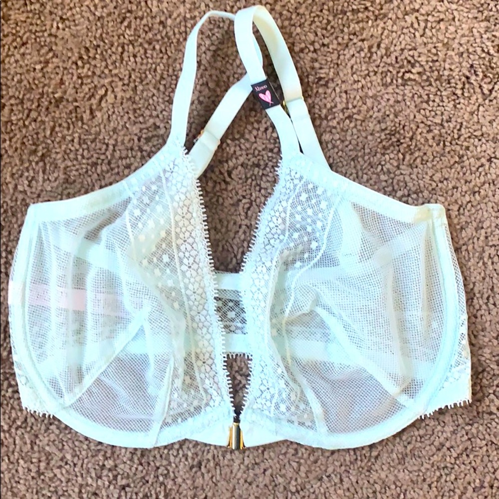Victoria’s Secret 32DDD Incredible Unlined Lace Bra